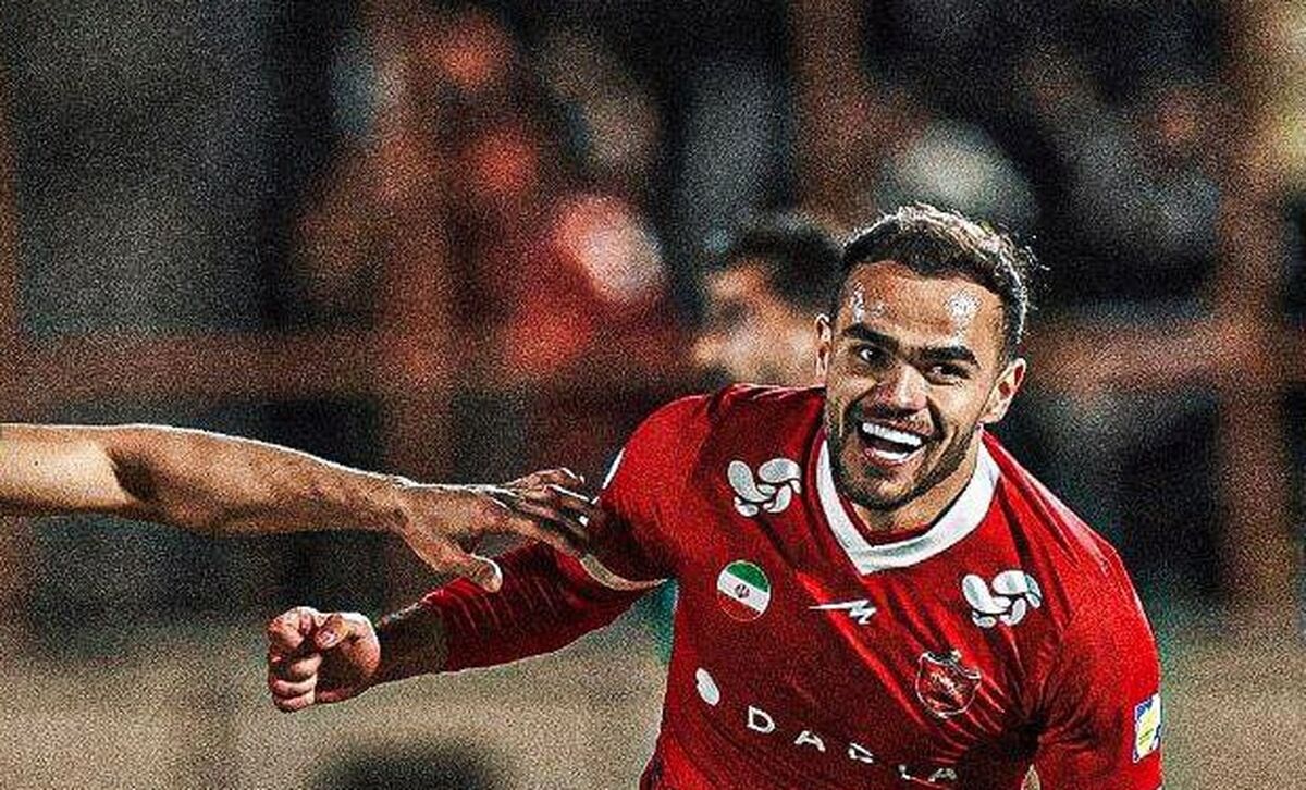 پرسپولیس برد و صدرنشین شد