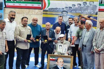 مردی که بوی تختی را می‌دهد!