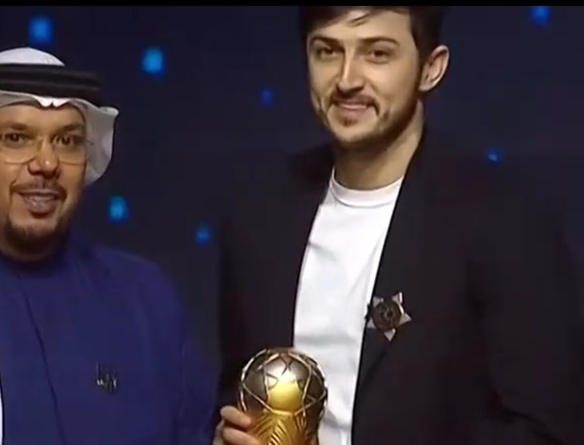 سردار آزمون برنده توپ طلا امارات شد/ عکس 