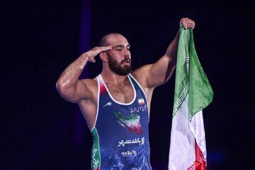 امیرحسین زارع: هر وقت برای مردم جان دادی، می شود افتخار