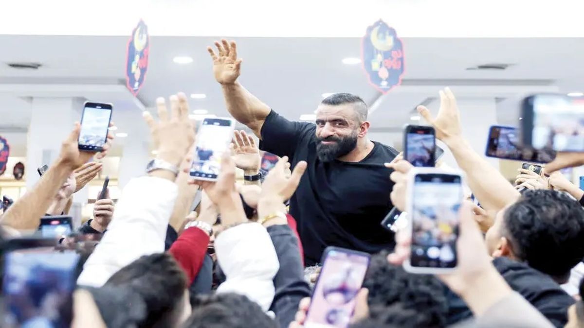 دخل‌ و خرج هادی چوپان با هم می‌خواند؟
